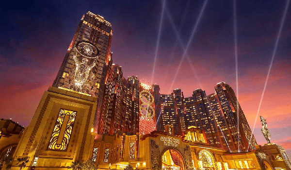 Reduction in April's total gross gaming receipts in Macau
